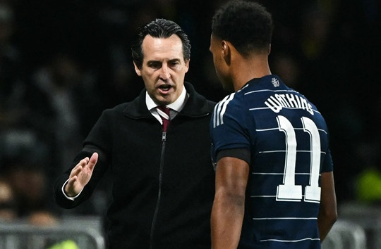 HLV Unai Emery phản ứng gay gắt về tương lai của Ollie Watkins giữa bão đồn đoán Al Hilal