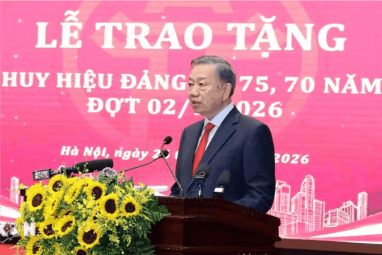 Tổng Bí thư, Chủ tịch nước Tô Lâm dự Lễ trao tặng Huy hiệu Đảng tại Đảng bộ thành phố Hà Nội
