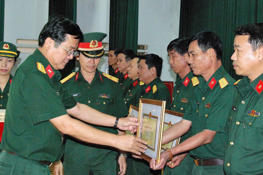 Có còn xét khen thưởng thành tích làm nhiệm vụ quốc tế?