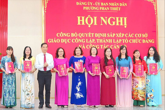 Phan Thiết công bố quyết định sắp xếp các cơ sở giáo dục công lập
