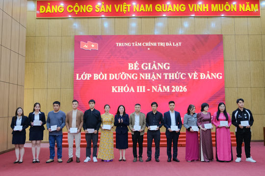 273 học viên khu vực Đà Lạt hoàn thành lớp bồi dưỡng nhận thức về Đảng