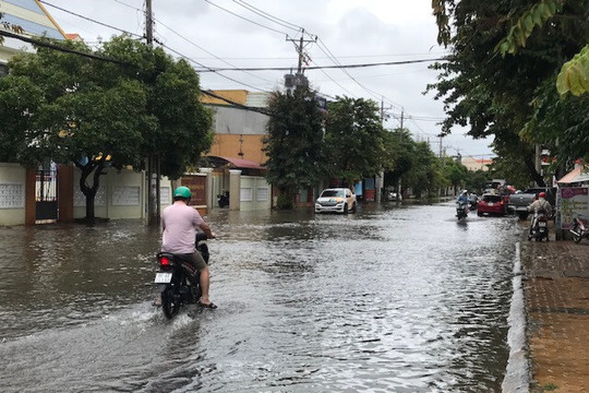 Đoạn đường trung tâm đô thị chưa có hệ thống thoát nước