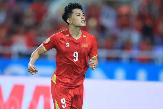 Đội hình tuyển Việt Nam đấu Thái Lan: HLV Kim Sang Sik trao cơ hội cho Đình Bắc và Hai Long