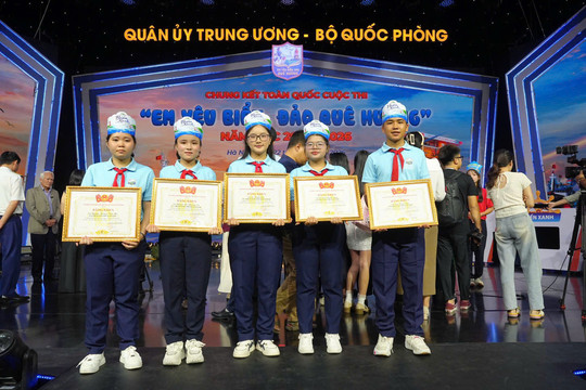 Hành trình lan tỏa tình yêu biển đảo của học trò Lâm Đồng