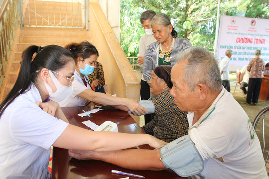 Lâm Đồng triển khai công tác chăm sóc sức khỏe người cao tuổi đến năm 2030