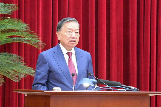 Nghị quyết của Bộ Chính trị về phát triển du lịch Việt Nam trở thành ngành kinh tế mũi nhọn trong kỷ nguyên mới