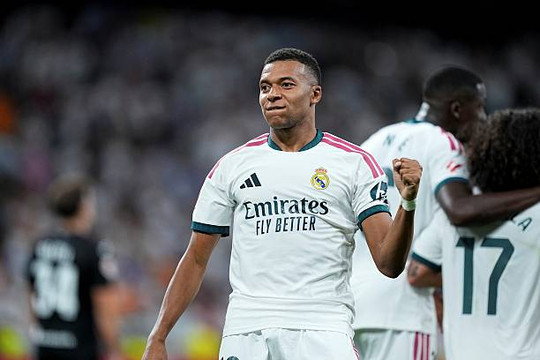Jose Mourinho khen ngợi Kylian Mbappe phi thường và sở hữu khát khao như Cristiano Ronaldo
