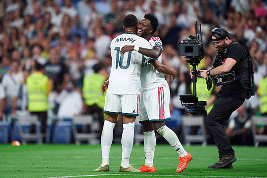 Real Madrid vùi dập Sociedad 4-1: Mbappe tỏa sáng rực rỡ và dấu ấn chiến thuật Jose Mourinho