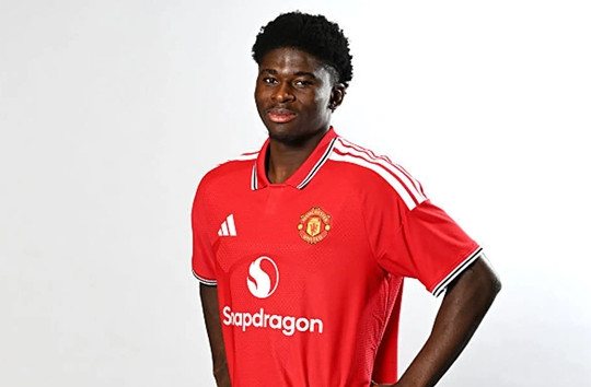 Tân binh Carlos Baleba gây xúc động với tâm thư gửi Brighton trước khi ra mắt Man United