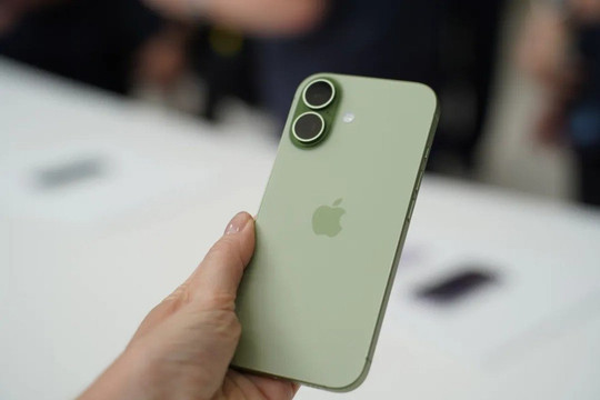 iPhone 17 tiếp tục dẫn đầu thị trường toàn cầu giúp Apple thâu tóm nửa doanh thu di động