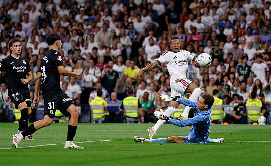 Kylian Mbappe thăng hoa với cú hat-trick, cán mốc đóng góp 101 bàn thắng cho Real Madrid