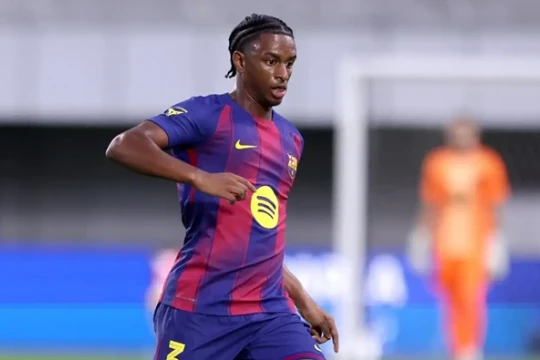 Man Utd quyết định từ bỏ thương vụ Alejandro Balde của Barca nhằm giữ vững cấu trúc lương