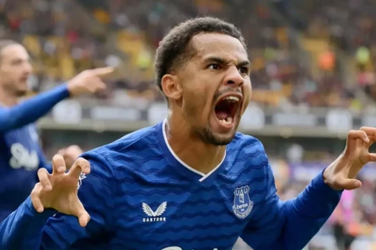 Man City cạnh tranh Arsenal nhằm sở hữu Iliman Ndiaye từ Everton với giá 80 triệu bảng