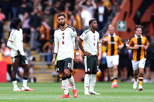 Paul Parker cảnh báo Man Utd khó lọt Top 4 Ngoại hạng Anh sau trận thua sốc Hull City