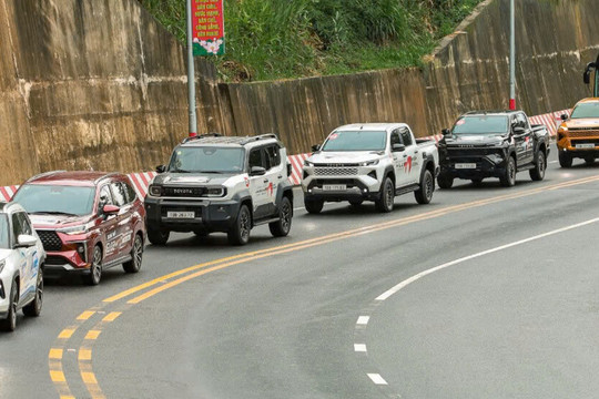 Toyota chinh phục địa hình cùng khách hàng Lâm Đồng