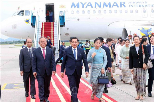 Tổng thống Myanmar và Phu nhân đến Hà Nội, bắt đầu thăm chính thức Việt Nam