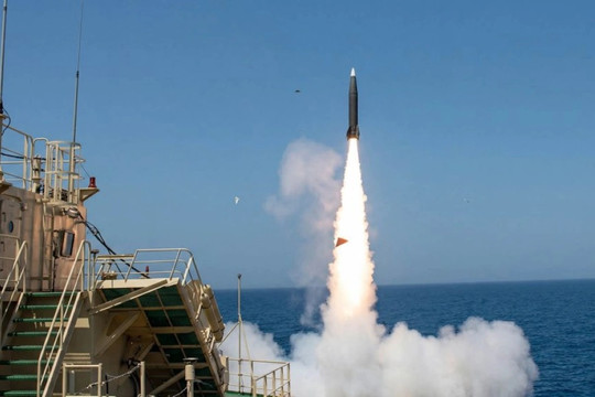 Hải quân Đức thử nghiệm thành công tên lửa đạn đạo Lora của Israel tại Bắc Đại Tây Dương