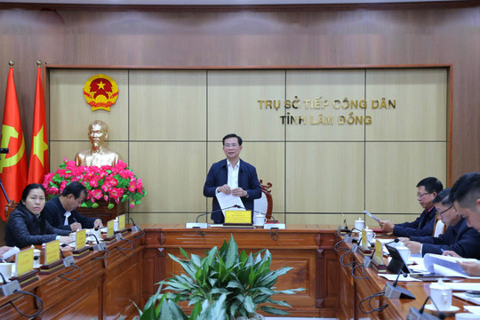 Chủ tịch UBND tỉnh Lâm Đồng Hồ Văn Mười đối thoại với công dân