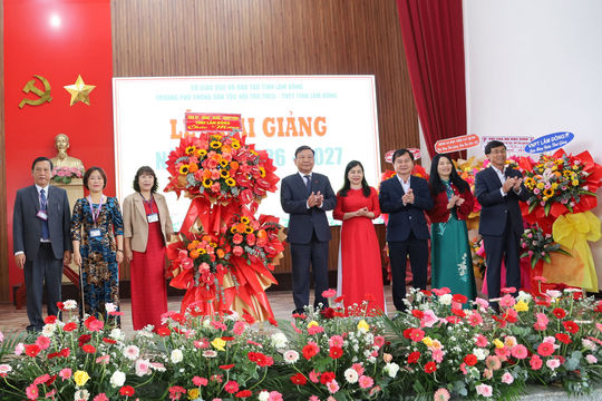 Phó Bí thư Tỉnh ủy Bùi Thắng dự Khai giảng năm học mới tại Trường Phổ thông Dân tộc nội trú THCS - THPT tỉnh Lâm Đồng