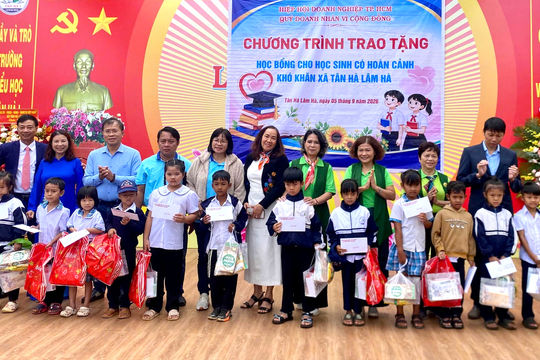 Lam Dong Business Community Supports Students