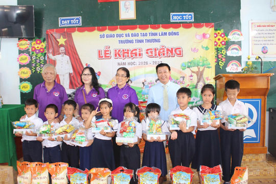 Ấm áp lễ khai giảng tại Trường Tình thương
