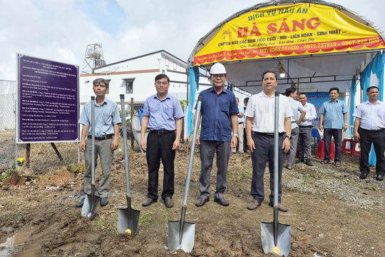 Khởi công sửa chữa đường vào thôn vùng sâu ở xã Nam Thành
