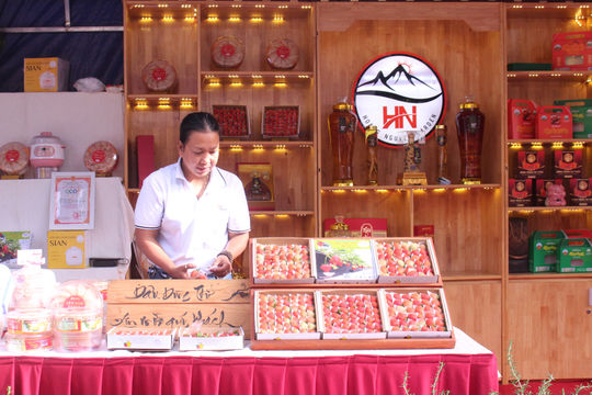 Tiêu thụ sản phẩm OCOP qua kênh du lịch
