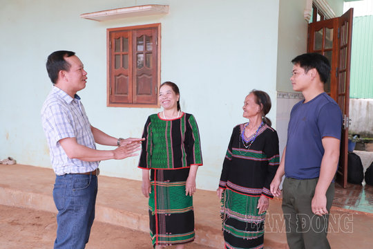 Trưởng bon người Nùng “nói tiếng M’nông”