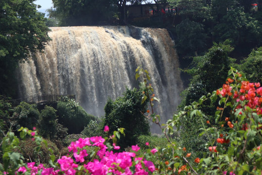 Thác Voi “ngủ” đến bao giờ?