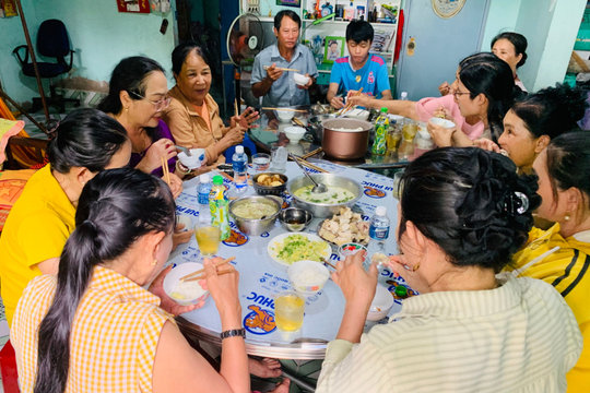 Ấm áp “Bữa cơm mẹ nấu”