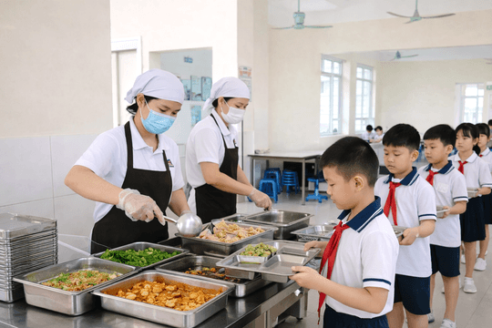 Khẩn trương ban hành quy định về tổ chức bữa ăn bán trú