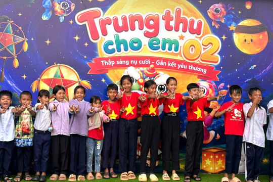 Trung thu sớm cho trẻ em nghèo