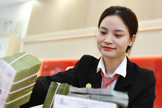 Lãi suất ngân hàng ngày 15/9/2026: Kỳ hạn 12 tháng cao nhất 7,8%/năm, thực nhận tới 8%/năm