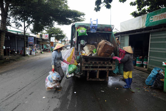 Khắc phục khó khăn, các xã vùng sâu Đam Rông nỗ lực thu gom, xử lý rác để bảo vệ môi trường