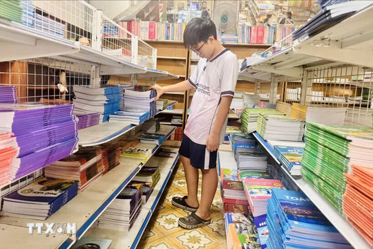Thủ tướng chỉ đạo huy động tất cả nguồn lực, in ấn, cung ứng đủ sách giáo khoa