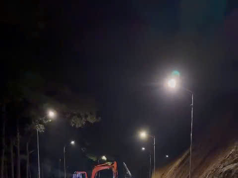 Lâm Đồng xuyên đêm khắc phục sạt lở, xử lý “bẫy đá” trên đèo Prenn