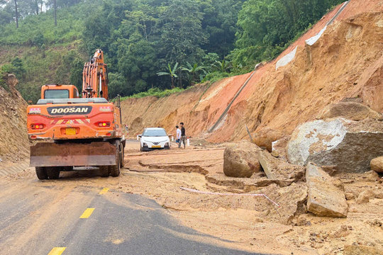 Đam Rông 4 chủ động ứng phó mưa lớn, sạt lở đất