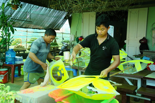 Những thanh kẽm hóa mùa trăng
