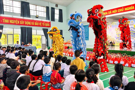 Gửi yêu thương vào mùa trăng