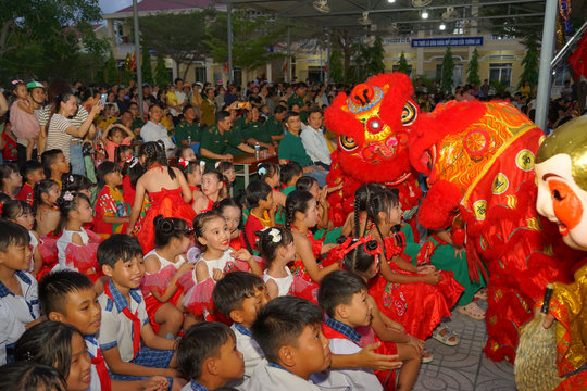 Tết Trung Thu ấm áp của trẻ em vùng biên giới, hải đảo