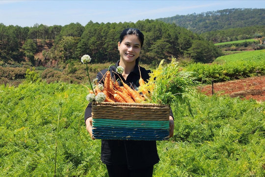 Khi phụ nữ kết nối chuỗi nông nghiệp số