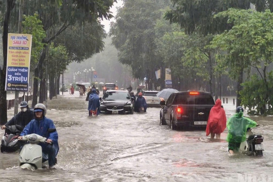 Thời tiết ngày 24/9: Mưa dông bao trùm nhiều nơi trên cả nước, cảnh báo nguy cơ mưa cường suất lớn