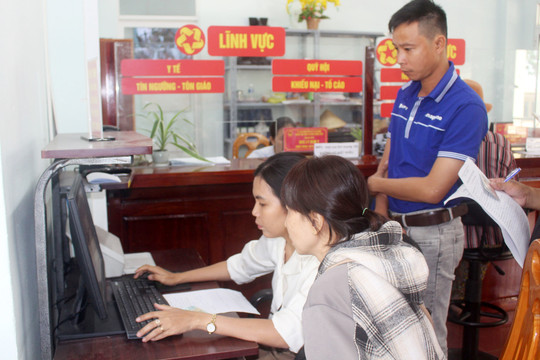 Liên Hương đưa chính quyền số đến gần dân