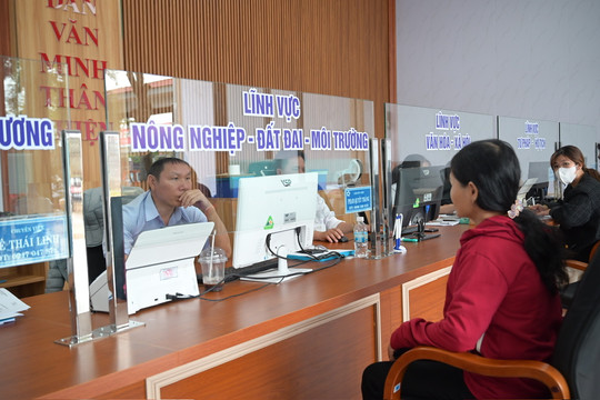 Hỗ trợ người dân tiếp cận công nghệ số