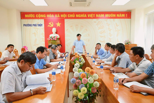Phú Thủy triển khai các giải pháp khắc phục tình trạng cát tràn xuống đường