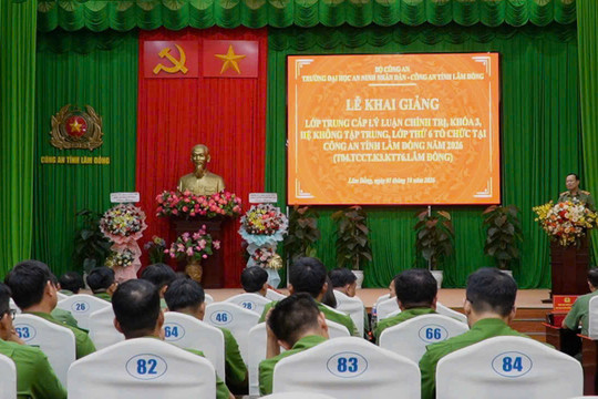 Khai giảng lớp Trung cấp lý luận chính trị tại Công an Lâm Đồng