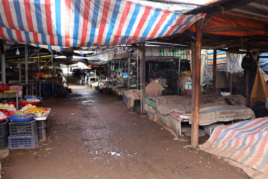 Hơn 20 năm, chợ nông thôn vẫn chưa xong
