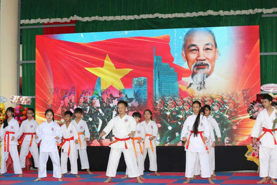 Người thầy truyền lửa võ thuật cho học trò
