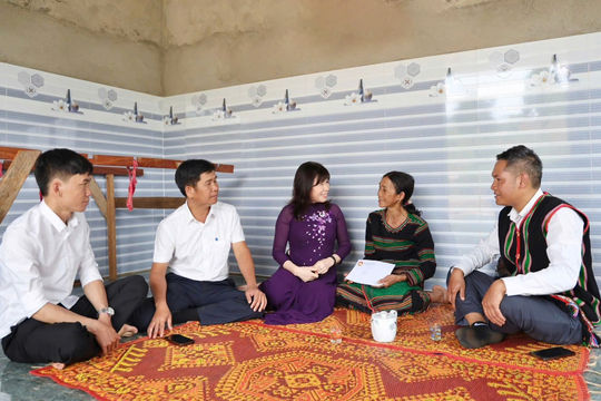 Phát huy vai trò của lực lượng quần chúng đặc biệt trong bảo vệ nền tảng tư tưởng của Ðảng Phát huy vai trò của lực lượng quần chúng đặc biệt trong bảo vệ nền tảng tư tưởng của Ðảng