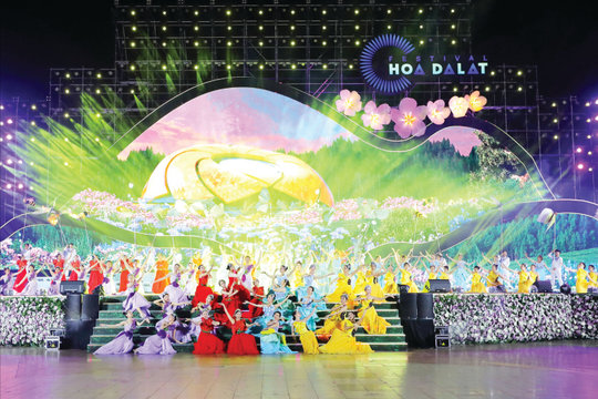 Đón festival bằng những mùa hoa mới